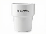 Vit Porslinsmugg Stella med tampotryck och Sandvik-logotyp - i porslin med tunn kant
