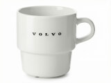 Vit Porslinsmugg Stina med tampotryck och Volvo CE-logotyp - i porslin med bred kopp