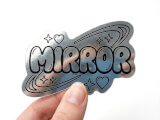 Spegelklistermärken med eget tryck och reflekterande kromyta